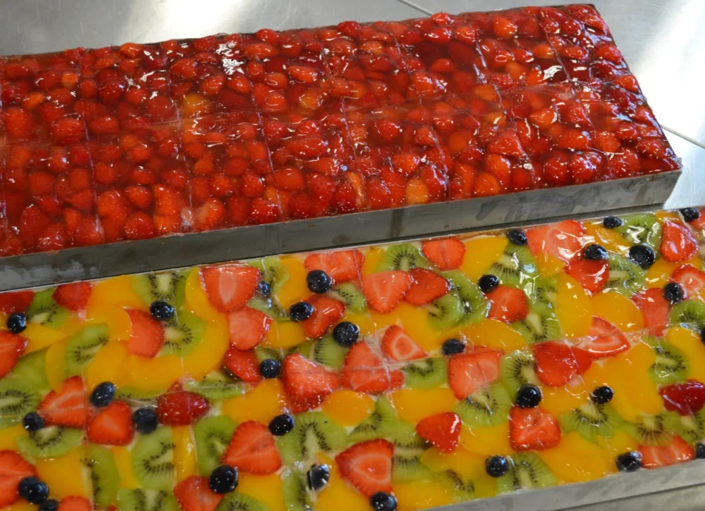 Blechkuchen mit frischem Obst