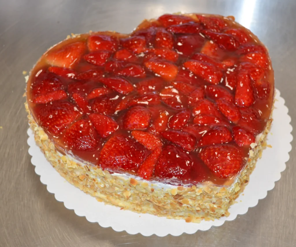 Erdbeer-Herztorte