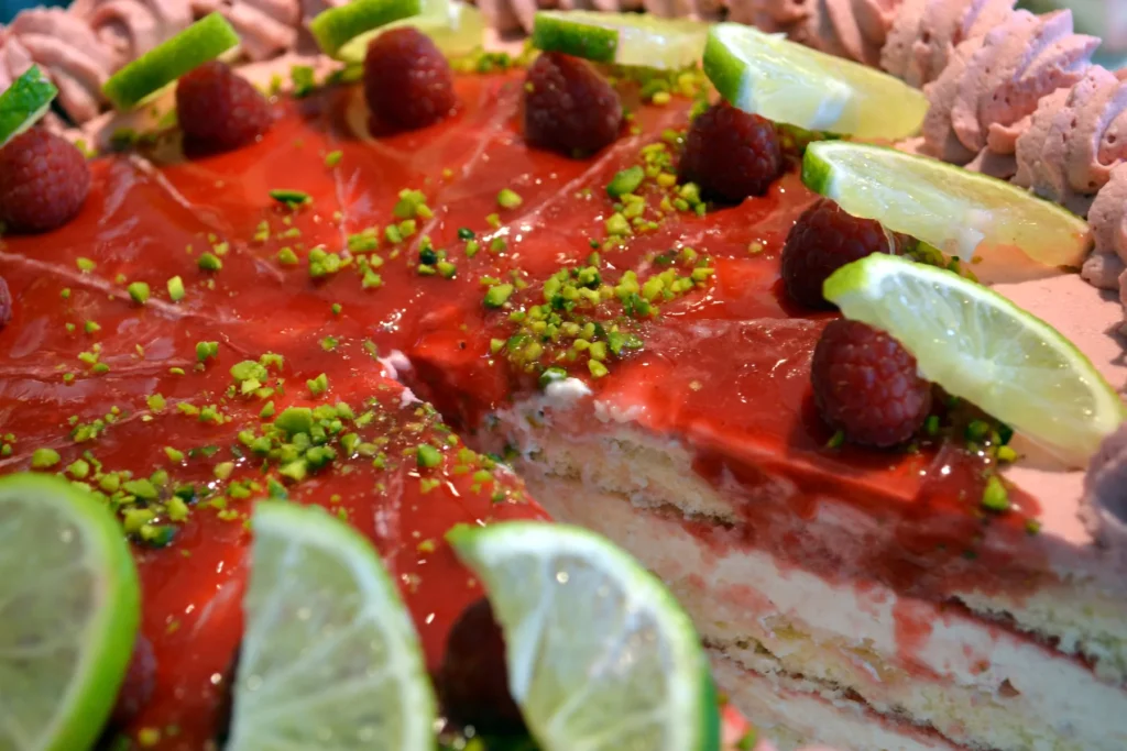 Erdbeer-Limetten-Schnitte