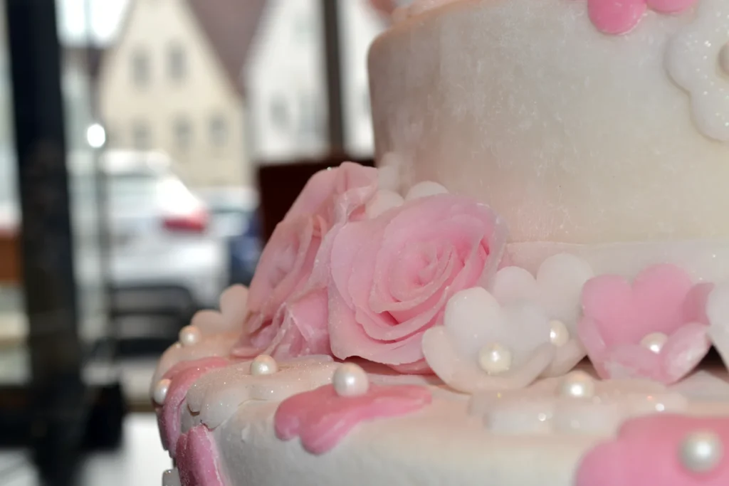 Hochzeitstorte mit Rosendetail